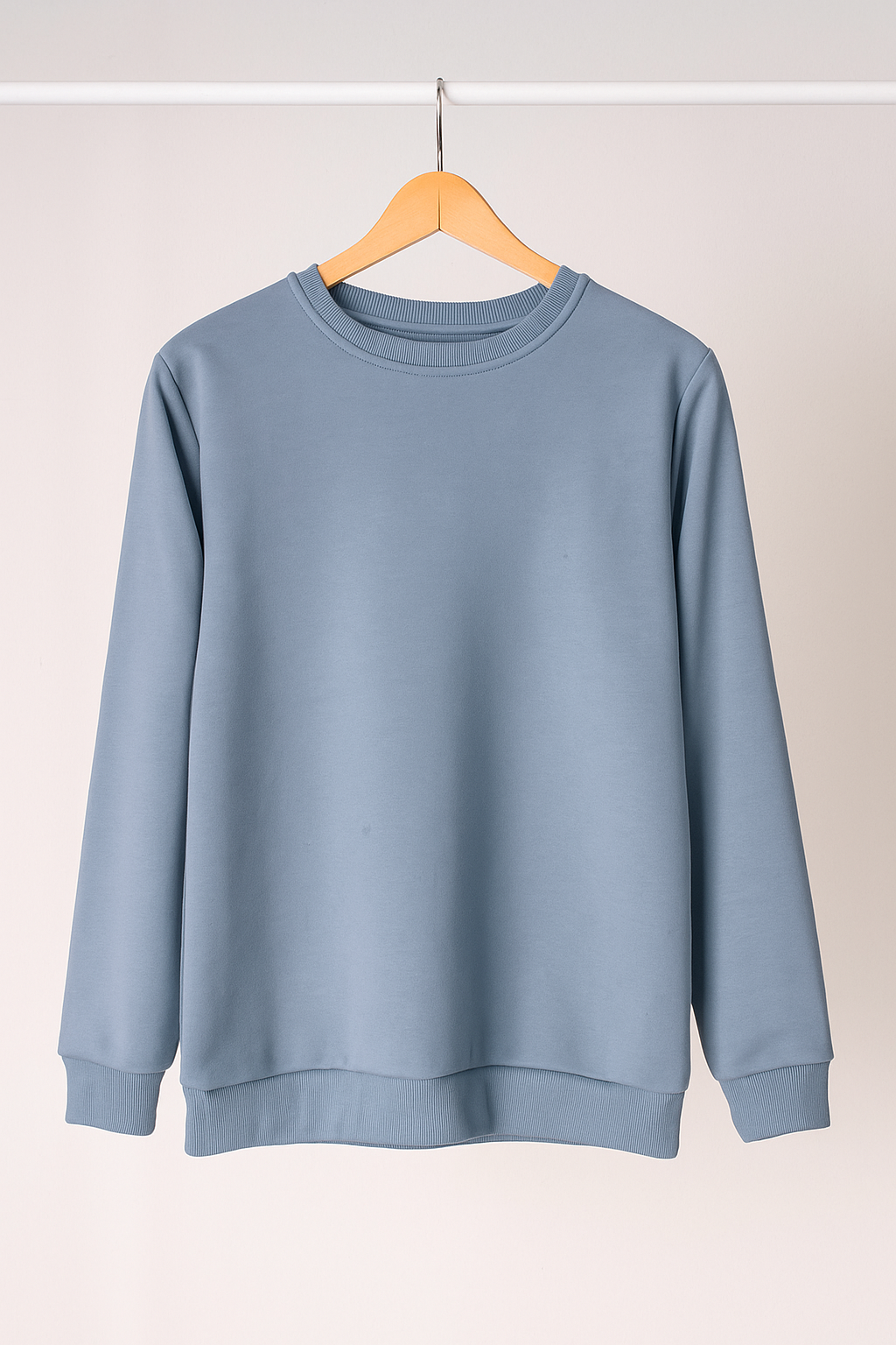 Unisex Classic Sweatshirt – Soft &amp; Stylish